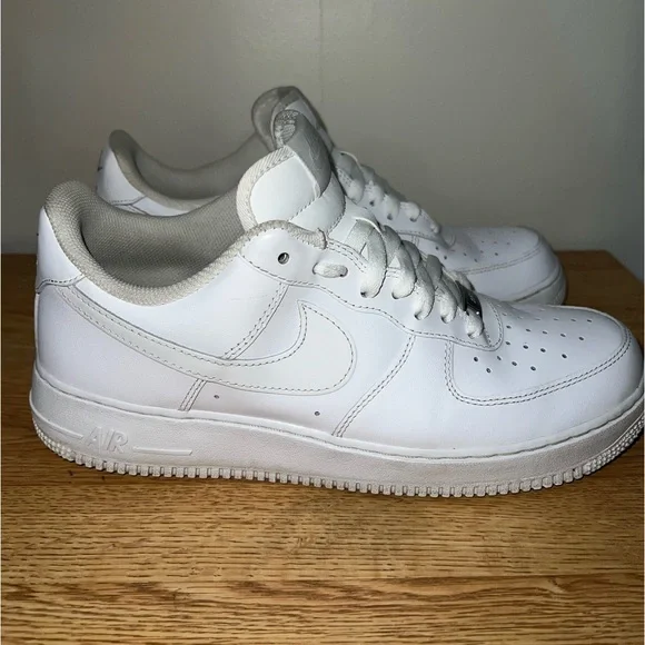 Nike Air Force 1 '07 Low Men’s Size 10.5 Shoes Triple White Sneakers - Picture 3 of 7